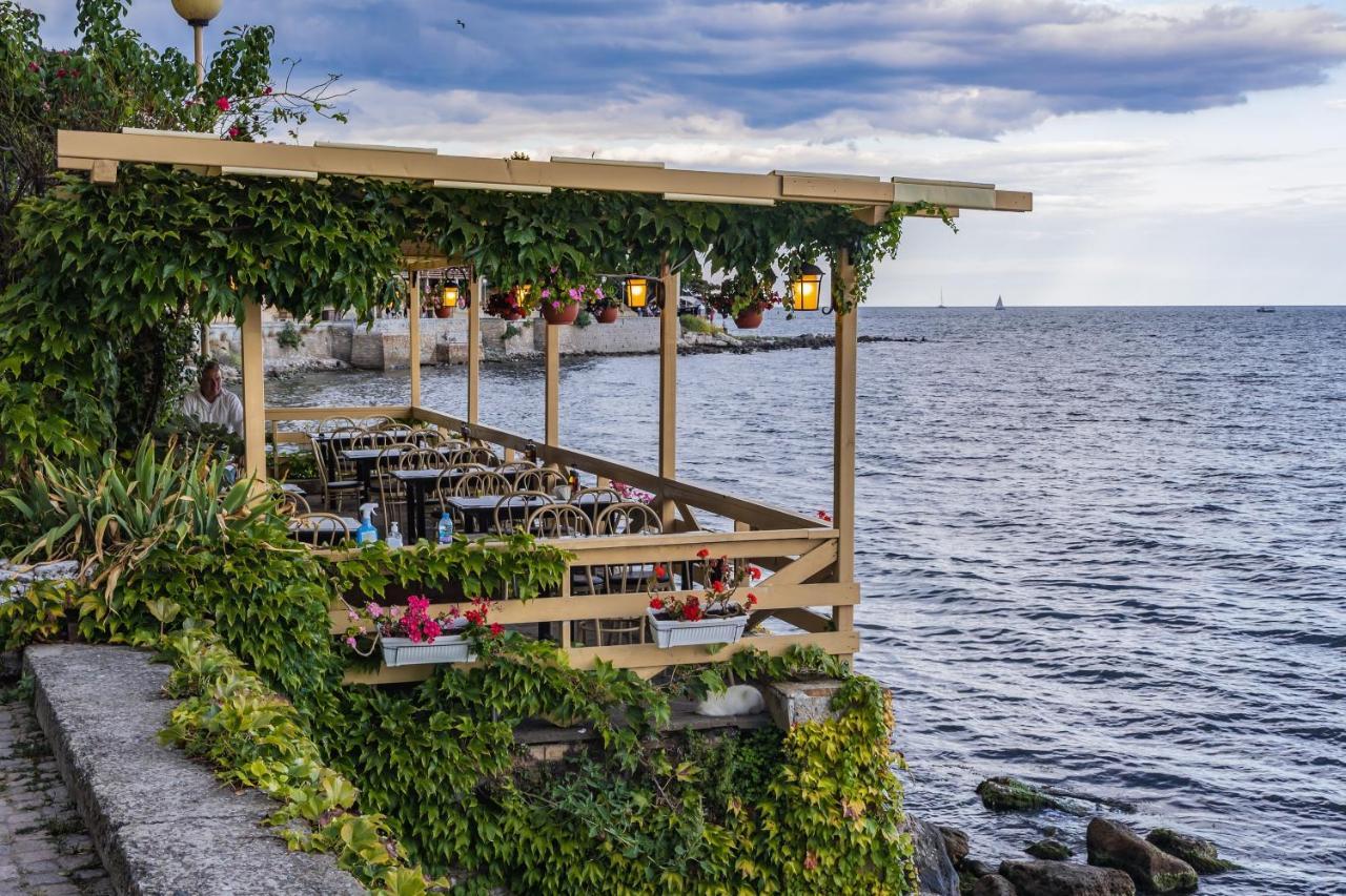 Luxury First Line With Pool By The Sea Nesebar