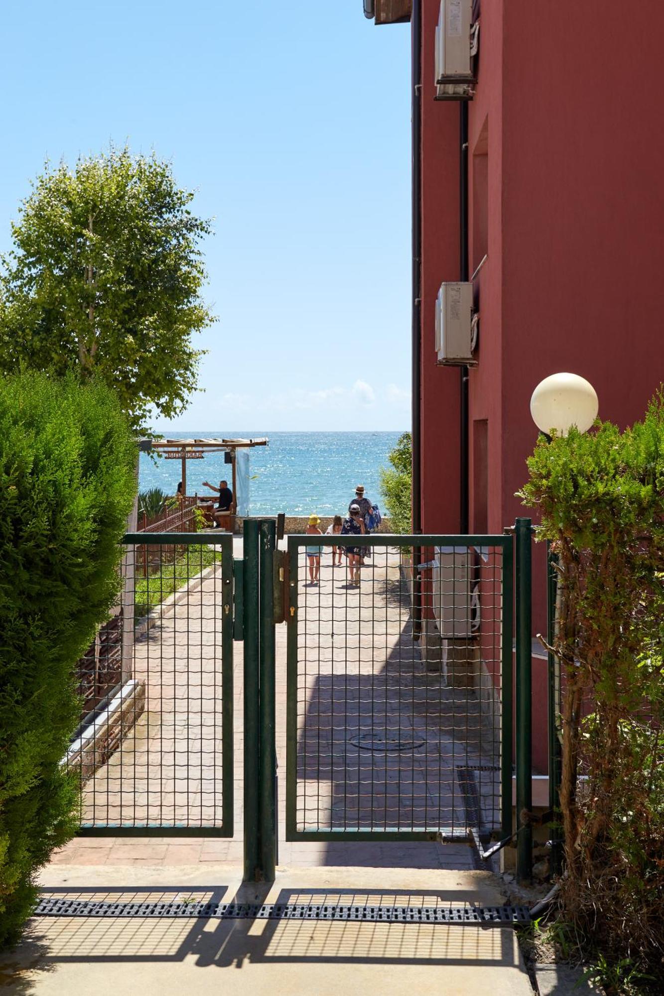 Luxury First Line With Pool By The Sea *